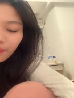 来吧展示露脸黑丝情趣CC妹妹在床上被小哥们调教蹂躏，还有好姐妹观战，很的骚穴被大鸡巴爆草抽插浪叫不断第02集