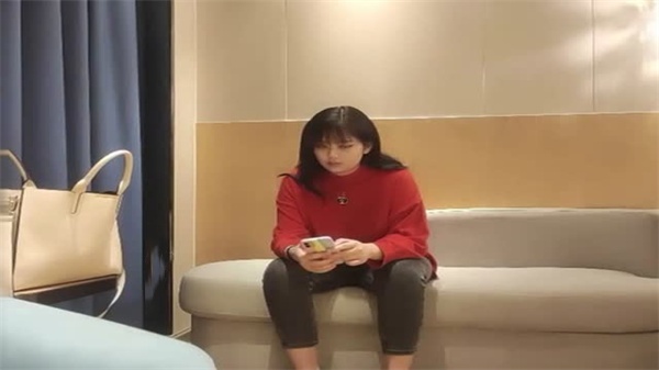 探花联手打造平台最高质量丰乳肥臀的小姐姐车头灯亮眼